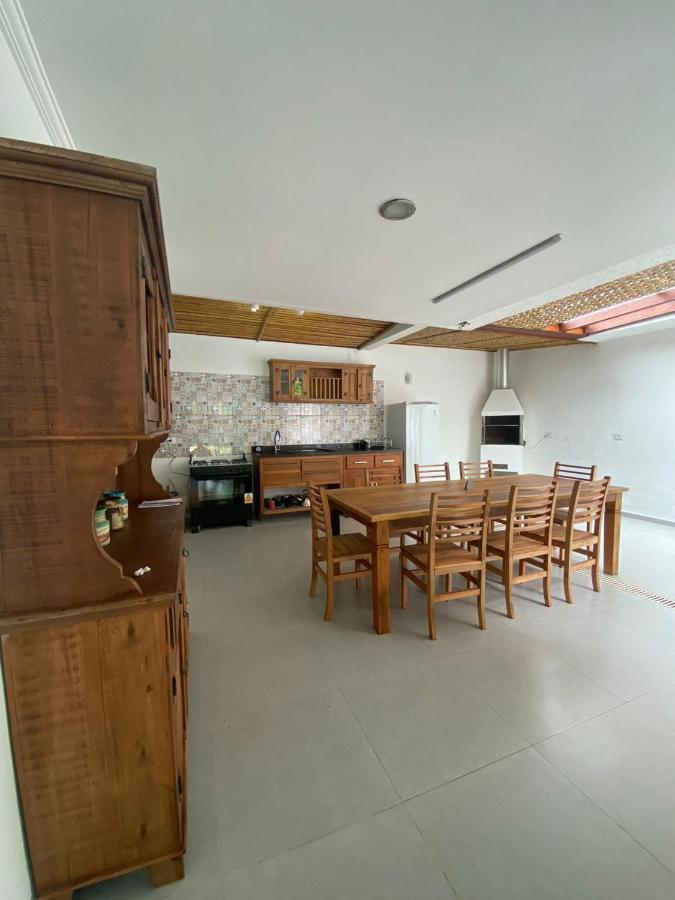 Casa de férias Casa Com 3 Suites A 500m Da Em